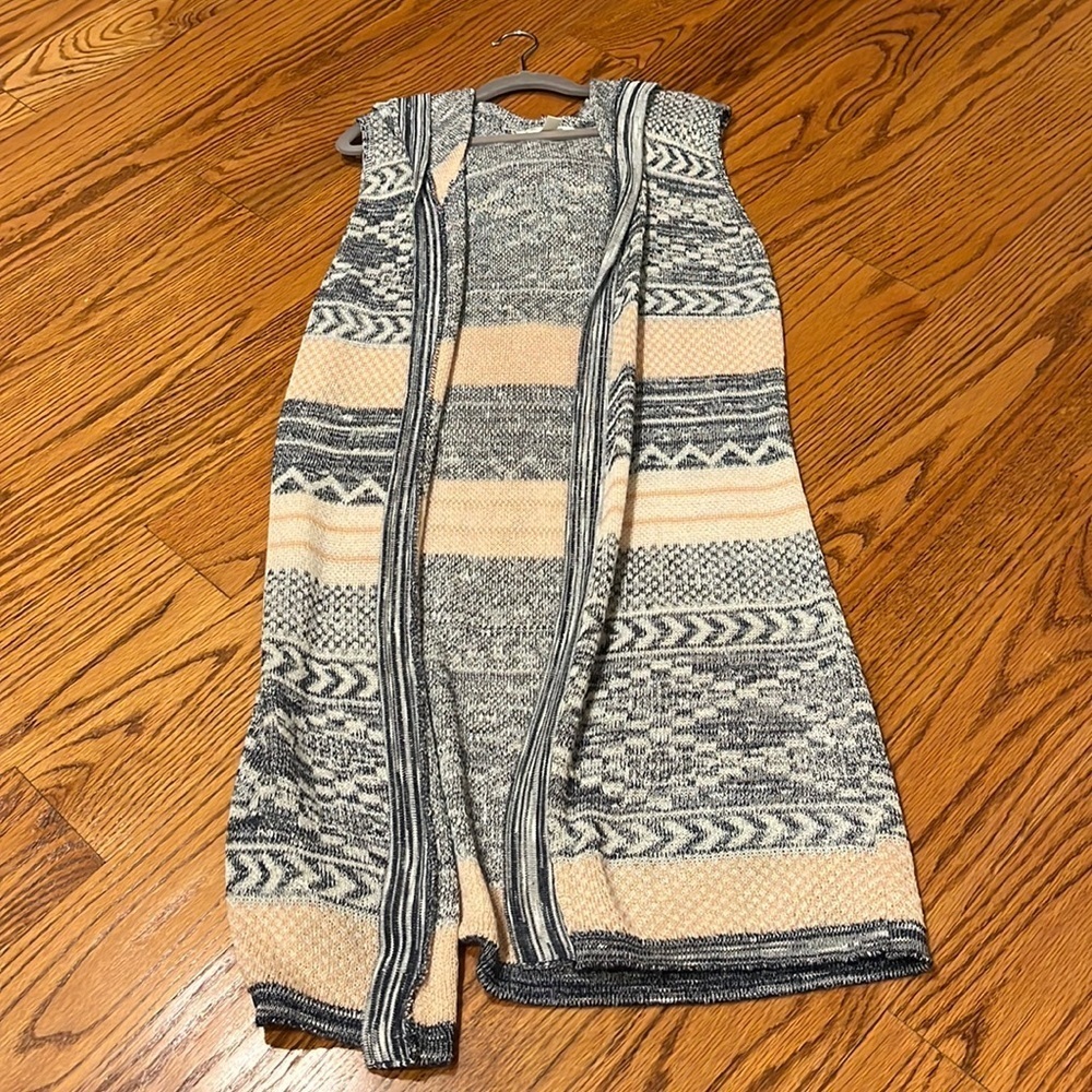 Closet Space Woman’s Hooded Sleeveless Cardigan Size L